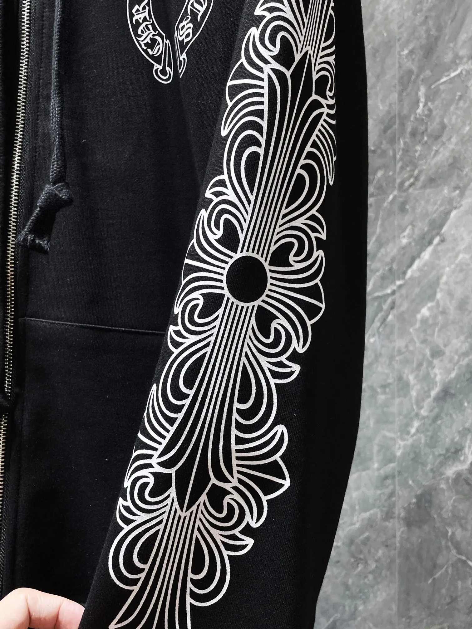P260 Chrome Hearts Autumn and Winter 2025 simultaneous sale at counters❤️ Chrome Hearts scroll logo simple classic hooded sweatshirt Imported glue printing and dyeing Specially customized version of 1:1 high weight fabric Recommended color: black white Size: S, M, L, XL